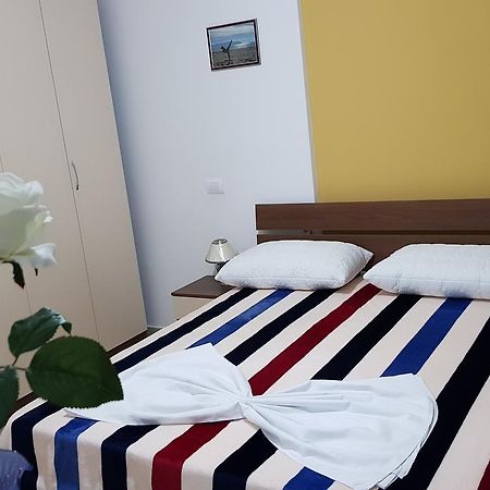Appartamento Giallo Vlorë Buitenkant foto