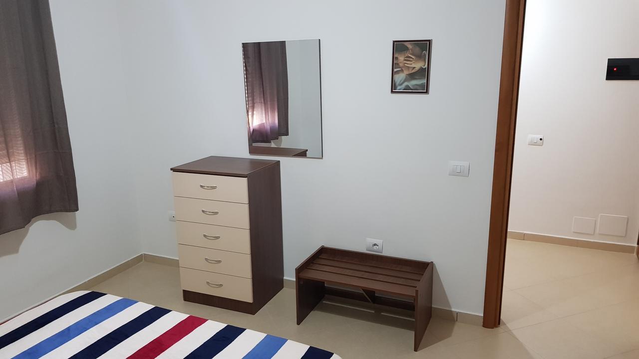 Appartamento Giallo Vlorë Buitenkant foto