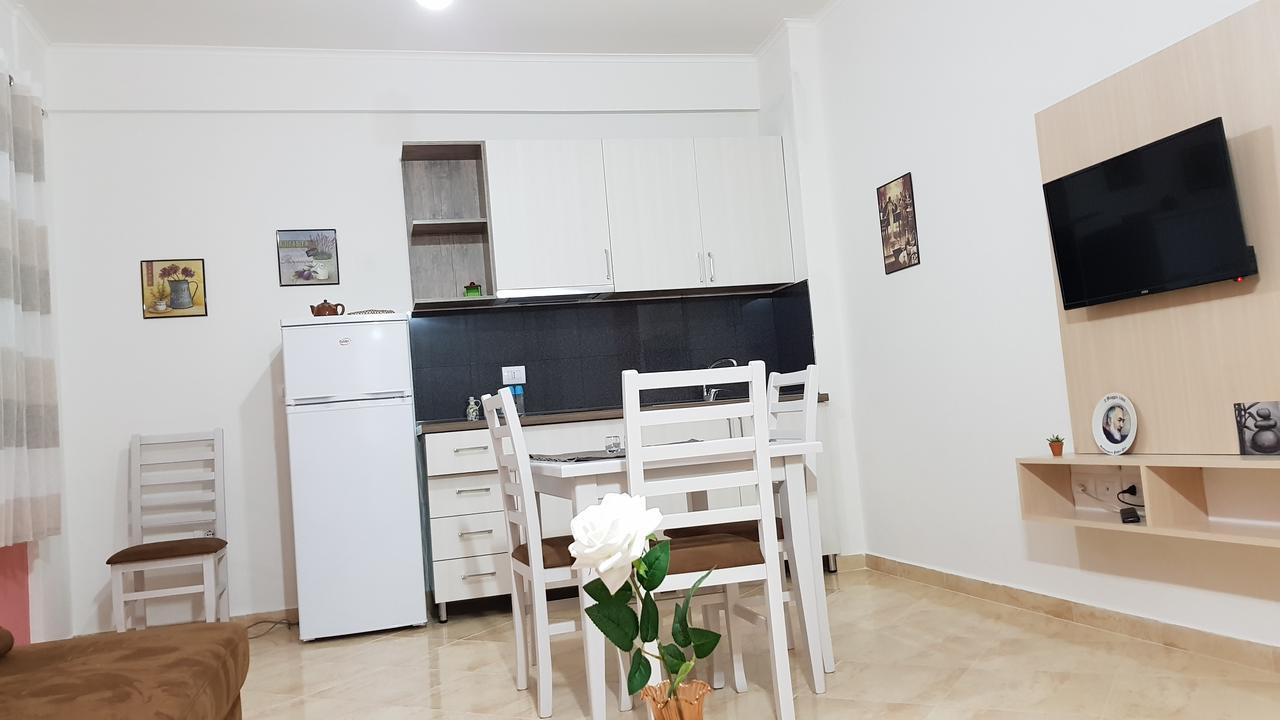 Appartamento Giallo Vlorë Buitenkant foto
