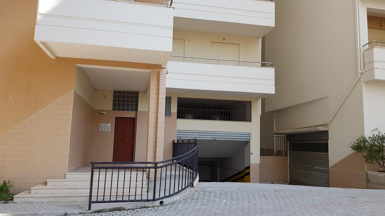 Appartamento Giallo Vlorë Buitenkant foto