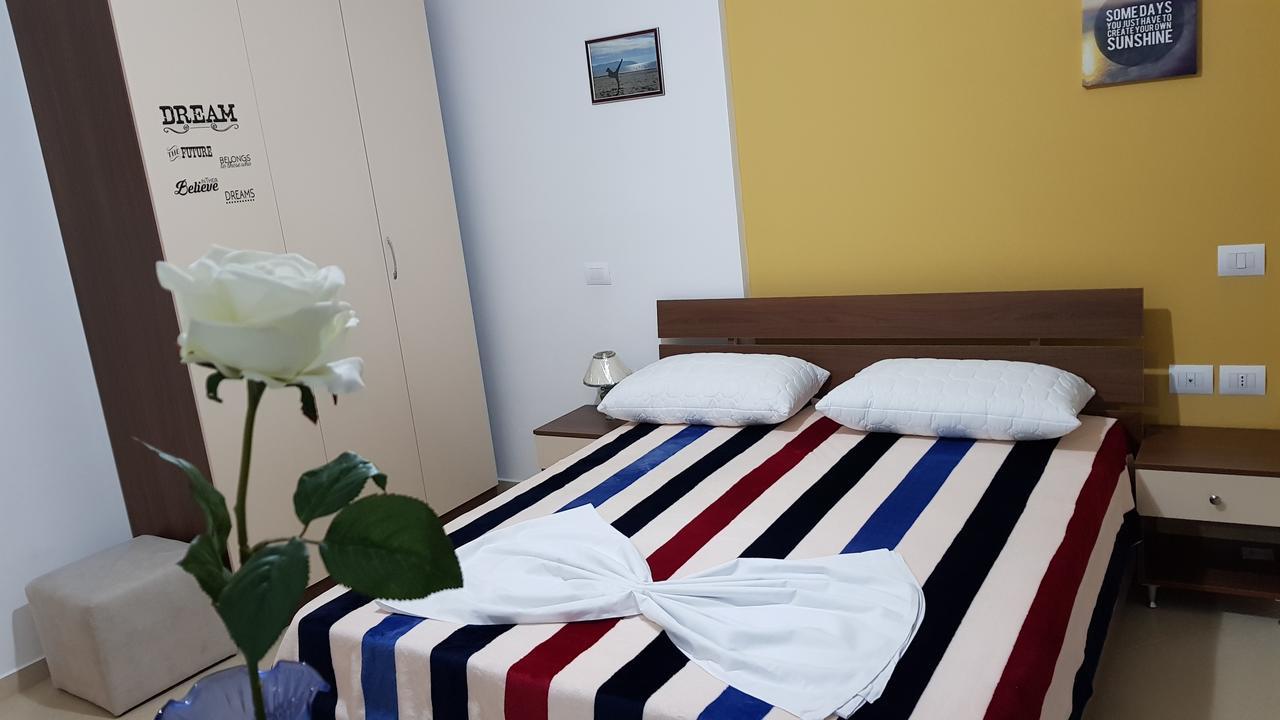 Appartamento Giallo Vlorë Buitenkant foto