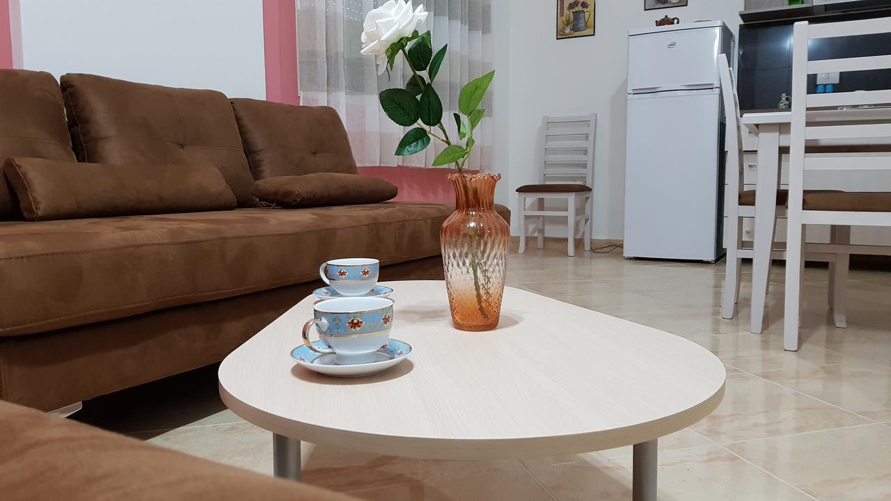 Appartamento Giallo Vlorë Buitenkant foto