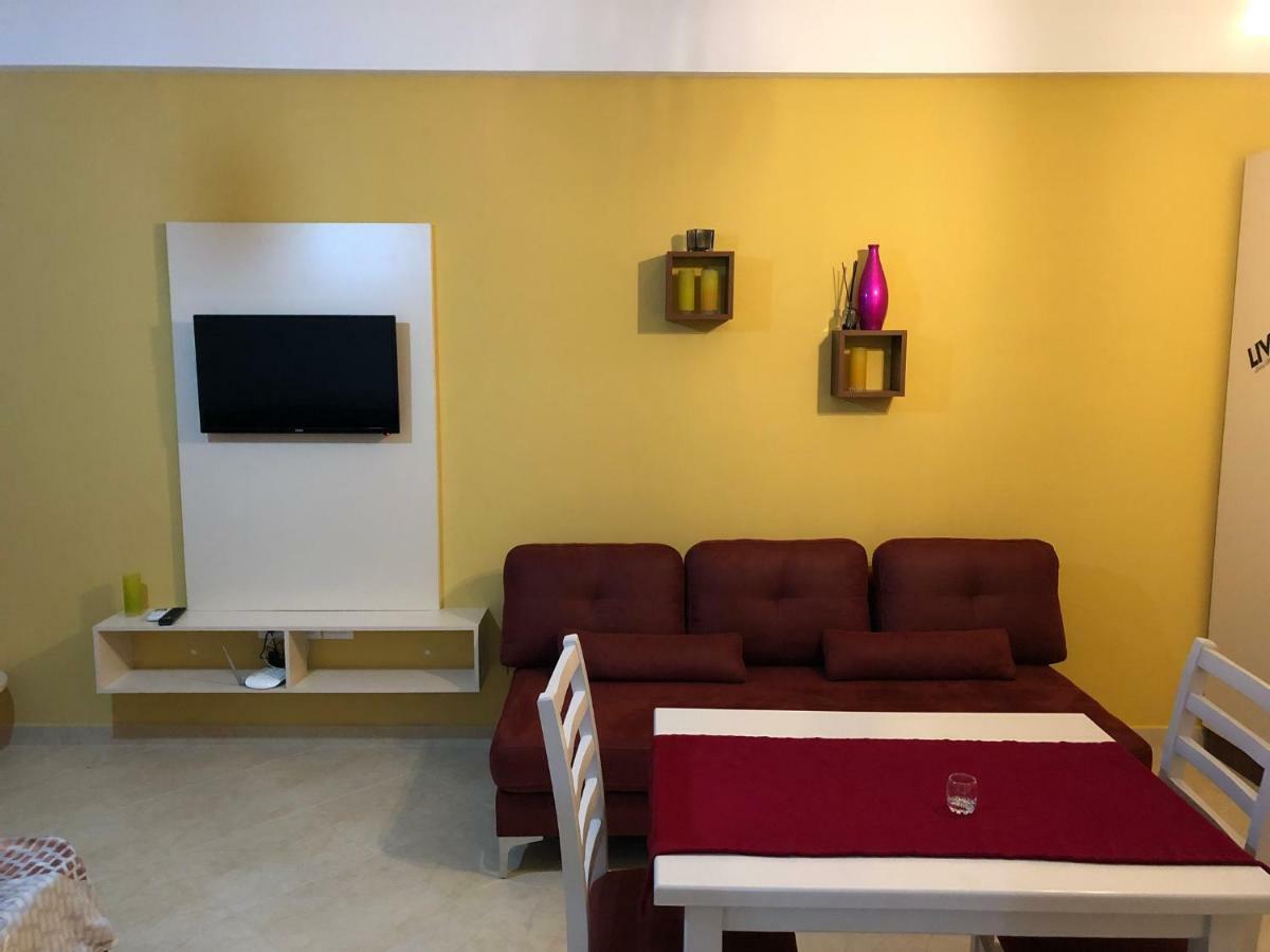 Appartamento Giallo Vlorë Buitenkant foto