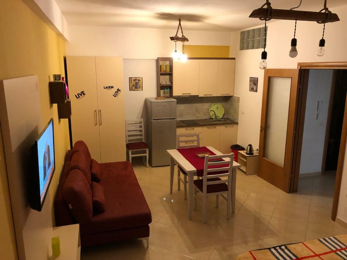 Appartamento Giallo Vlorë Buitenkant foto
