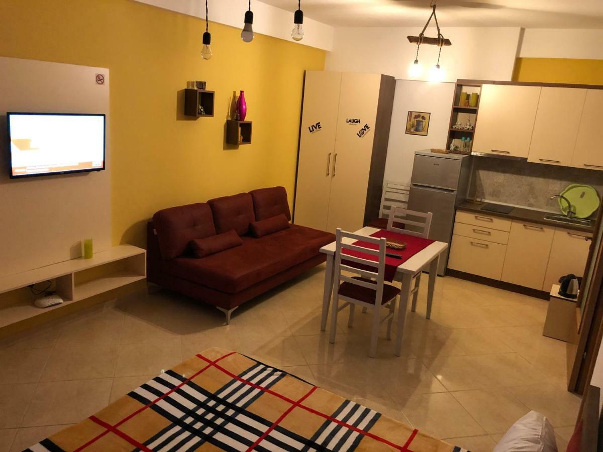 Appartamento Giallo Vlorë Buitenkant foto